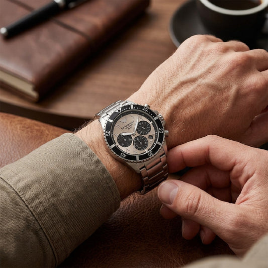 Emporio Armani Ανδρικό Ρολόι Solar Chronograph με Μαύρη Στεφάνη AR11722