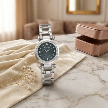 Ρολόι Γυναικείο Guess Lady Glitz Ασημί με Πετρόλ Πράσινο Καντράν και Κρύσταλλα GW0869L5