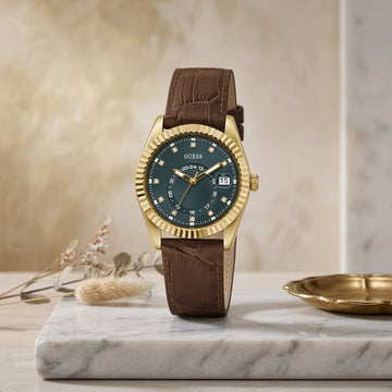 Ρολόι Γυναικείο Guess Mini Luna Χρυσό με Πράσινο Καντράν και Καφέ Δερμάτινο Λουράκι GW1032L8
